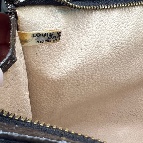 Louis Vuitton Vintage Large Zip
Top Clutch Bag Pouch 9.75” x 7.5” x 2” - Picture 10 of 15